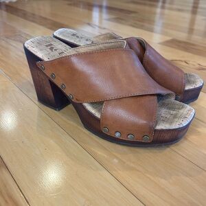 KORKS by Kork-Ease Lynda Tan Leather Clog Heels Platform Mules Sz 7 Studded